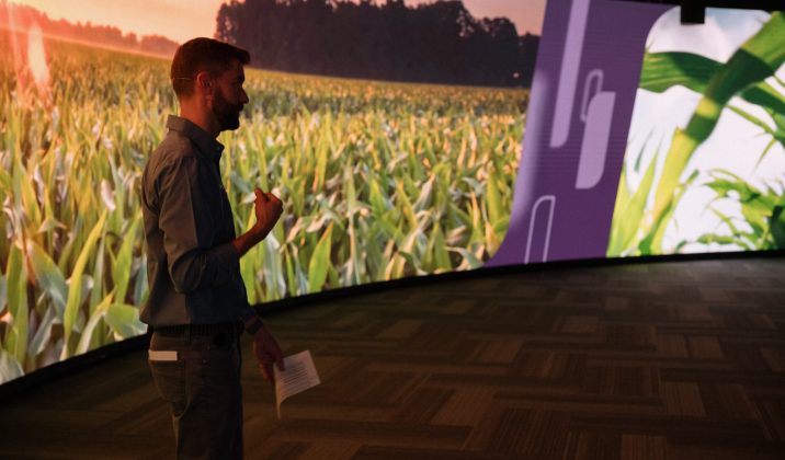 High Res Curving Video Wall