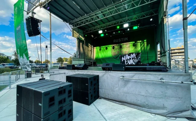 Good times end-firing some subs and blinking some lights for @heardglobal over at Q2 last weekend. This PA config is perfect for this size space. . AUDIO: (4) @dbtechnologies VIO S218 subs (8) @dbtechnologies VIO L210 tops (1) @allenandheath SQ6